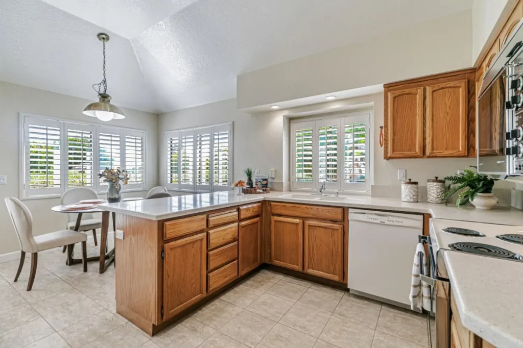 7530 Morevern CIR — Kitchen