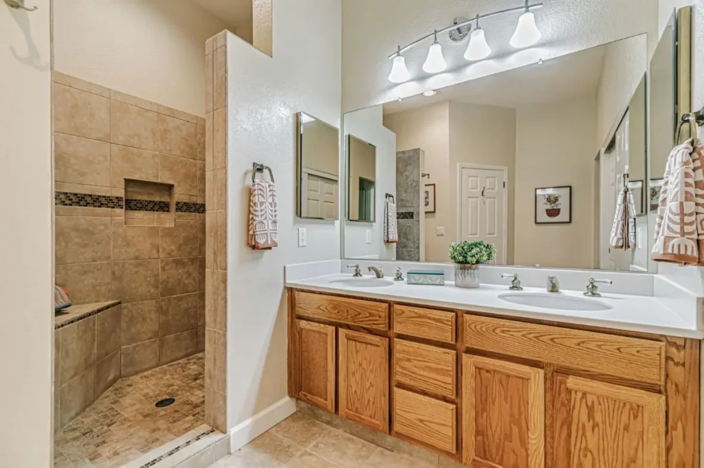 7530 Morevern CIR - Primary Bathroom